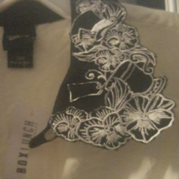 Alice in wonderland embroidered top - Picture 9 of 16